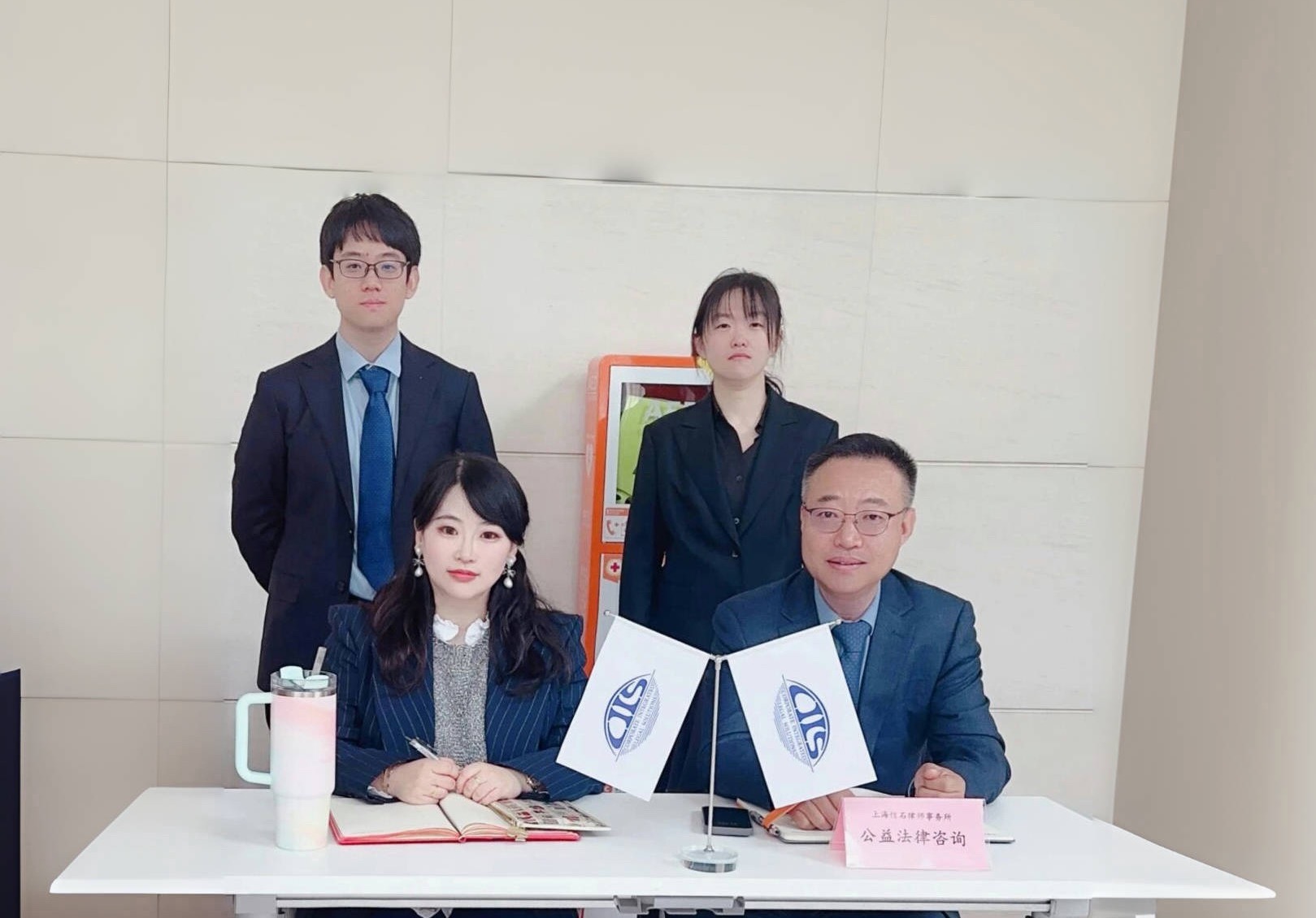 信石党建 | 企业广场楼务会新春集市活动