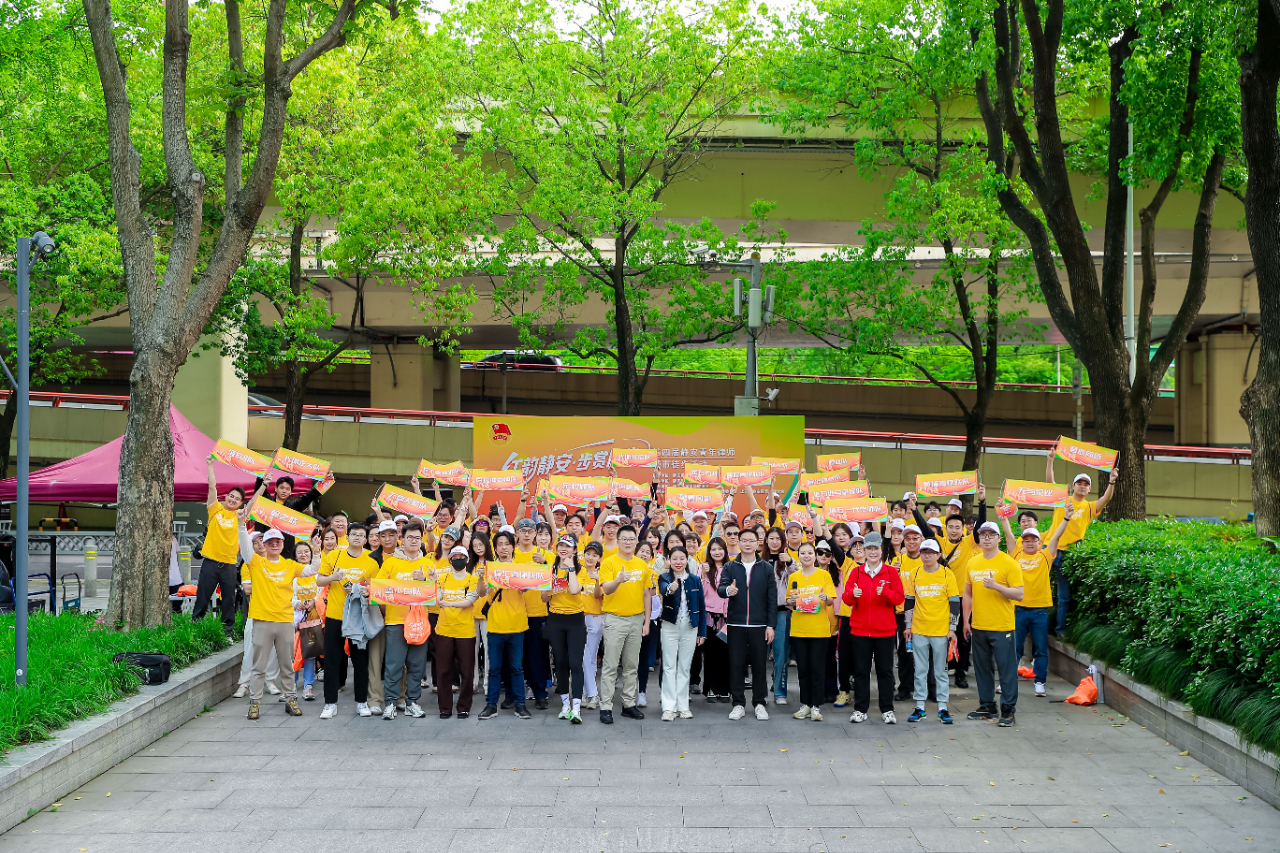 信石党建丨静安青年律师城市徒步活动“红韵静安·步赏风华 践法治初心”